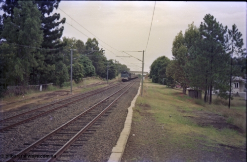 135-11
2400 class QR locos 2503 and 2500 with a loaded coal train, near Ipswich.
