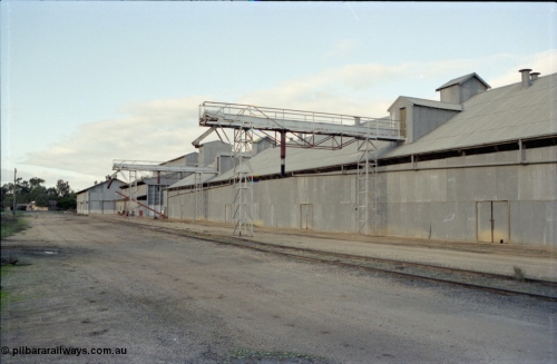 136-16
Deniliquin grain storage train loading spouts.
