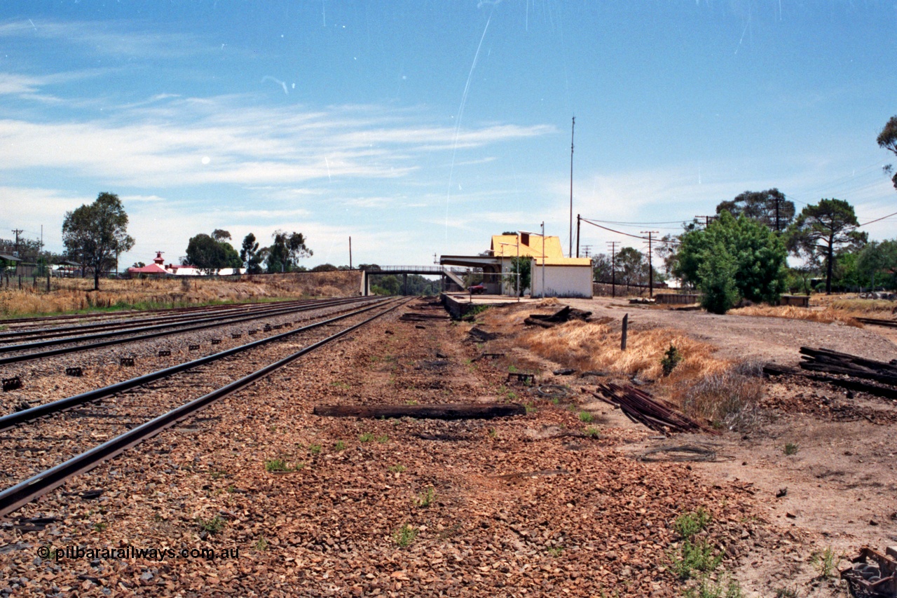137-1-22
Glenrowan station overview looking south from the former platform or No.1 Rd towards Melbourne, only the broad gauge mainline and standard gauge crossing loop at left remain, station building and platform on the right.
