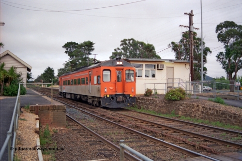 137-1-02
Broadford station overview, broad gauge V/Line DRC class diesel rail car DRC 41 built in November 1971 by Tulloch Ltd on a down Seymour passenger service departing the station.
Keywords: DRC-class;DRC41;Tulloch-Ltd-NSW;