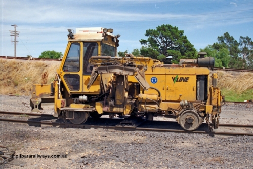 137-1-12
Euroa, V/Line broad gauge track machine ballast regulator, stabled on No.5 Rd, track re-surfacing work.
