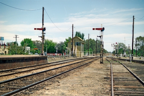 137-1-19
Benalla station yard overview, Benalla signal box A and up home departure semaphore signal posts 7 and 7B looking south across Nunn St towards Melbourne.
