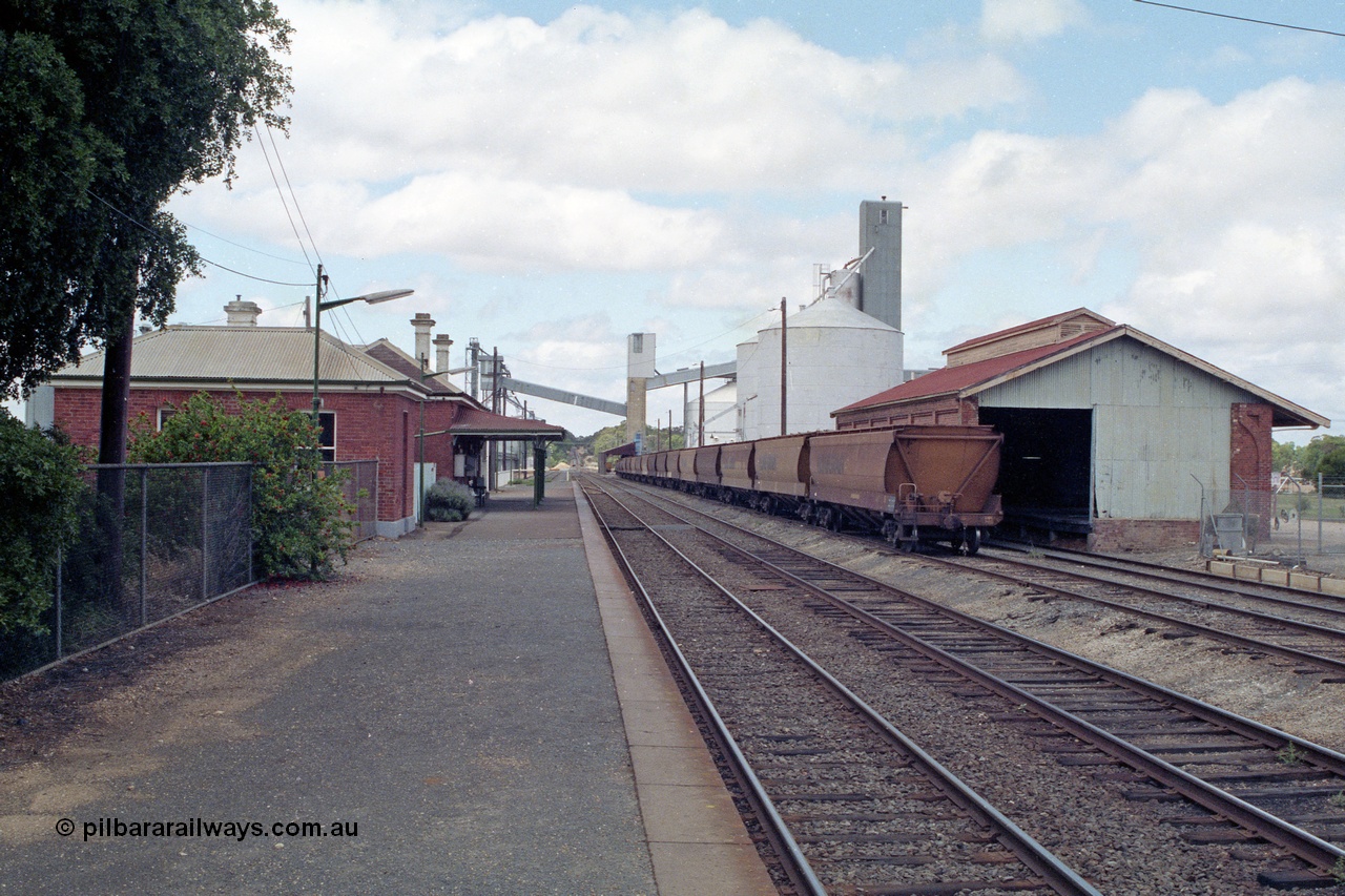 138-19
Dunolly station overview, looking south towards Melbourne, station building, grain waggons, goods shed, silo complex in background.
