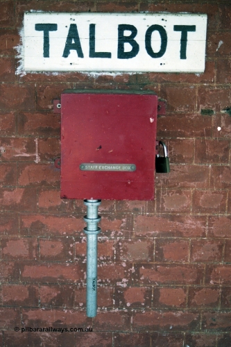138-25
Talbot, electric staff exchange box for the sections Maryborough - Talbot and Talbot - Tourello Loop, type is large electric staff.
