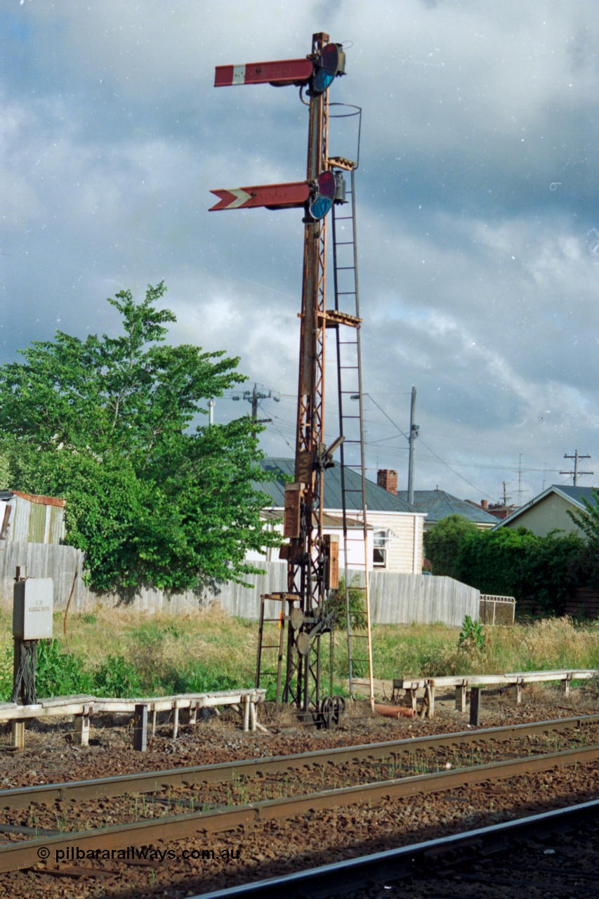 139-24
Ballarat, near Doveton Street opposite the former flour mill sidings, lattice semaphore signal Post 32, the upper semaphore arm is the Up Starting worked from Ballarat North or C Box while the lower semaphore arm is the Up Distant worked from Ballarat B Box at Lydiard Street.
