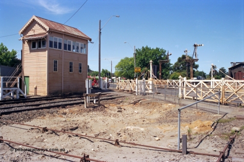 140-1-06
Ballarat East signal box and Humffray St interlocked gates, looking from the loco track, disc signal post 5A and semaphore signal post 5 visible across crossing.

