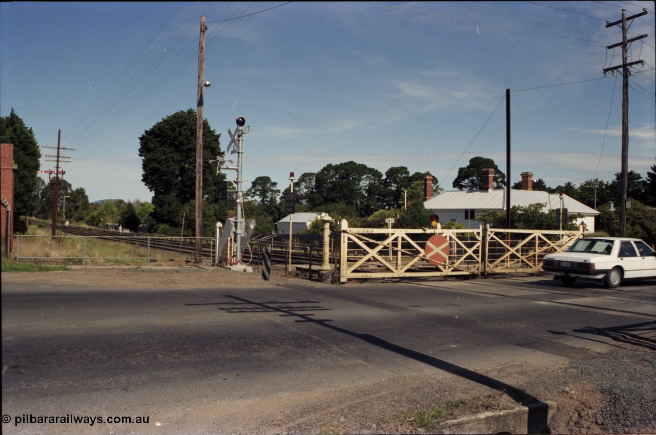 140-2-02
Ballarat, Linton Junction Signal Box, or Ballarat D, view of the interlocked gates, looking towards Ballarat, the road is Gillies St, and with the impending boom barriers about to be commissioned, the gates days are numbered.
