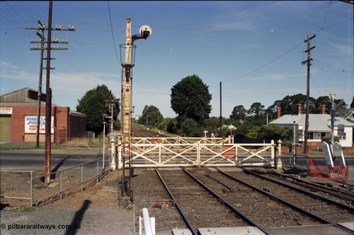 140-2-03
Ballarat, Linton Junction Signal Box, or Ballarat D, view of the interlocked gates looking towards Ballarat, the road is Gillies St, and with the impending boom barriers about to be commissioned, the gates days are numbered, the disc signal post 21 is the up line to Timken's Sidings signal.
