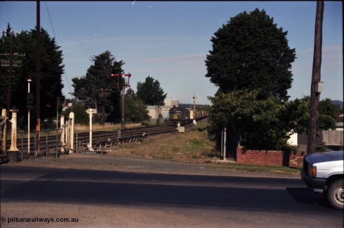 140-2-06
Ballarat, Linton Junction Signal Box, or Ballarat D, looking towards Ballarat, Australian National BL class BL 27 Clyde Engineering EMD model JT26C-2SS serial 83-1011 leads a down Adelaide bound goods train on approach to Linton Junction having just past semaphore signal post 20, semaphore signal post 19 is on the left, looking east across Gillies Street.
Keywords: BL-class;BL27;Clyde-Engineering-Rosewater-SA;EMD;JT26C-2SS;83-1011;