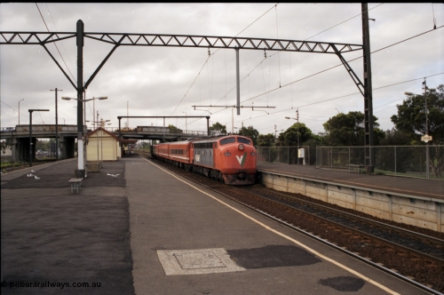 141-1-24
Sunshine, broad gauge V/Line B class loco B 76 Clyde Engineering EMD model ML2 serial ML2-17 leads an N set on an up passenger service along platform 1.
Keywords: B-class;B76;Clyde-Engineering-Granville-NSW;EMD;ML2;ML2-17;bulldog;