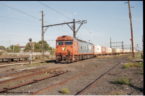 141-2-15
Sunshine, broad gauge V/Line G class G 529 Clyde Engineering EMD model JT26C-2SS serial 88-1259 solo leads an Adelaide bound down Super Freighter service with mainly TNT loading as it runs round the back of Sunshine through platform 3, looking east from former goods yard, point rodding.
Keywords: G-class;G529;Clyde-Engineering-Somerton-Victoria;EMD;JT26C-2SS;88-1259;