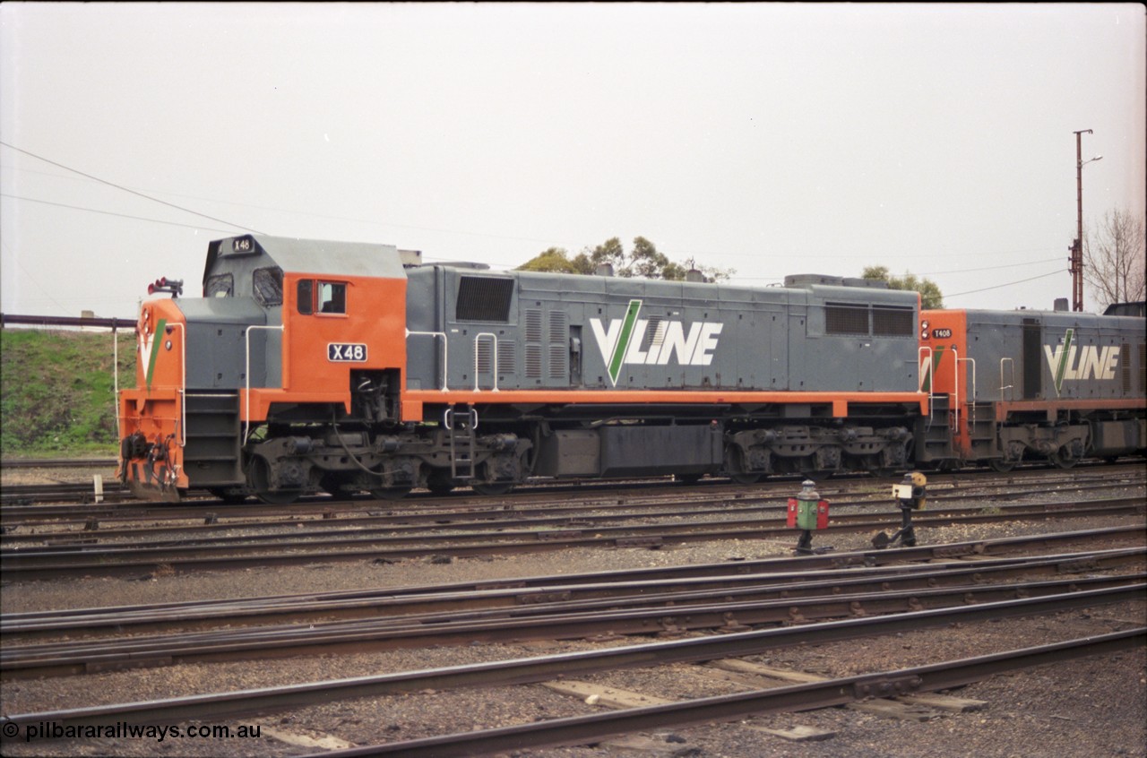 142-1-25
Benalla yard view, stabled broad gauge Wodonga goods train 9303 with V/Line X class X 48 Clyde Engineering EMD model G26C serial 75-795, dwarf disc signal 13 and point indicator.
Keywords: X-class;X48;Clyde-Engineering-Rosewater-SA;EMD;G26C;75-795;