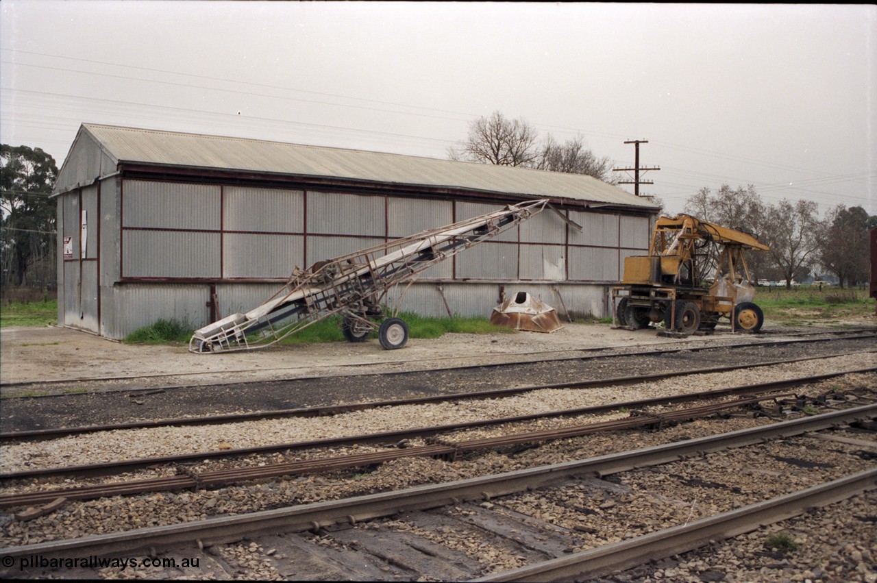 142-2-04
Barnawartha, super phosphate shed, loading conveyor and waggon unloading contraption, point rodding, track view
