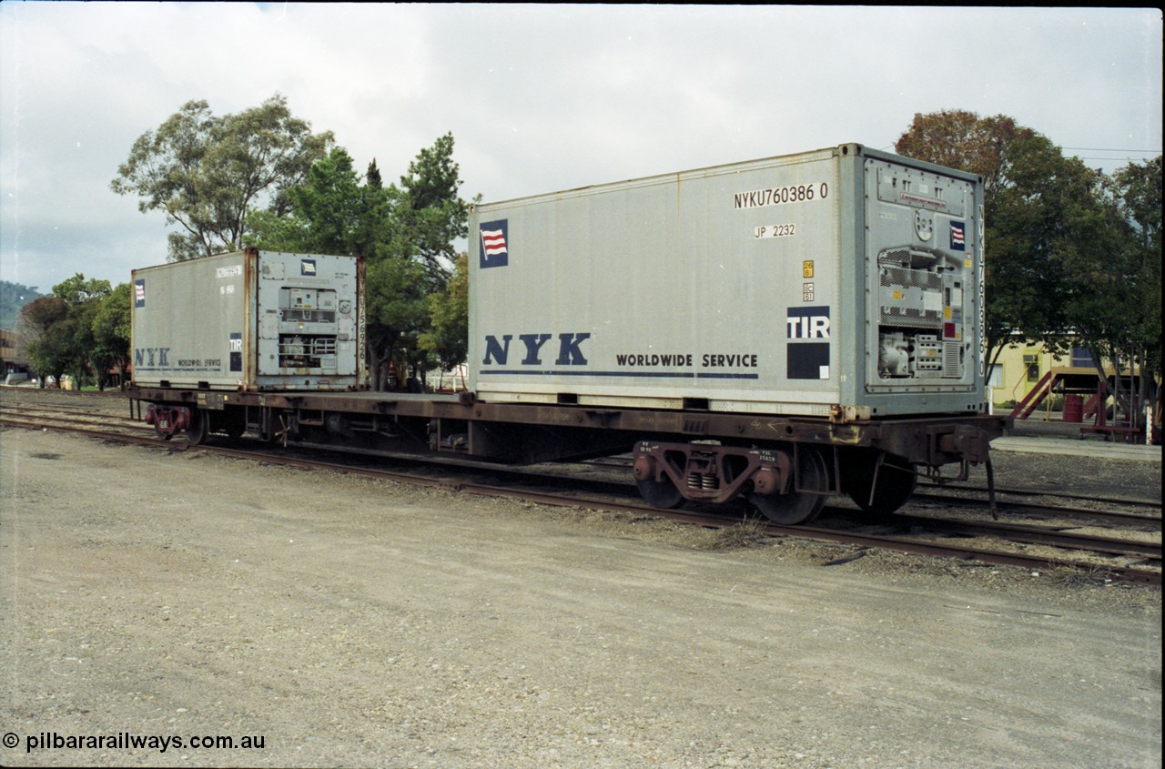 142-2-17
Wodonga yard, NSWSRA container waggon NQOX type 60 foot bogie container flat with two 20 foot NYK reefer containers on broad gauge bogies.
Keywords: NQOX-type;