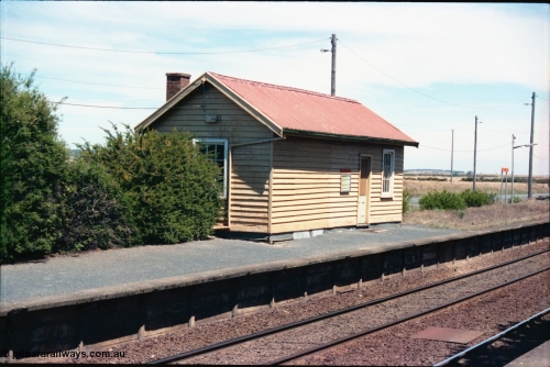 145-13
Wallan, up or No.2 platform waiting room, station platform and pit, looking from down platform.
