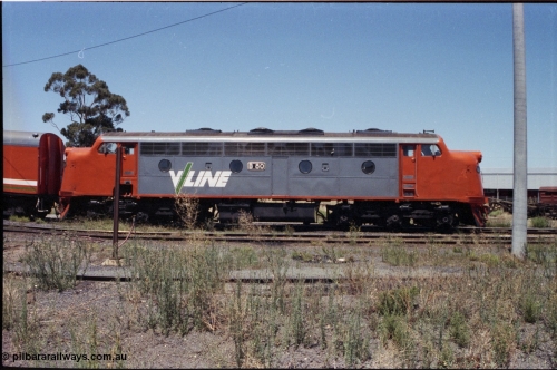 146-02
Seymour loco depot, broad gauge V/Line B class B 80 Clyde Engineering EMD model ML2 serial ML2-21 side view.
Keywords: B-class;B80;Clyde-Engineering-Granville-NSW;EMD;ML2;ML2-21;bulldog;