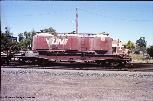 146-10
Seymour, rationalised broad gauge yard, V/Line VPCX type bogie pneumatic three cell cement hopper VPCX 28. Built new as JX type February 1966 at Newport Workshops, recoded to VPCX in October 1979.
Keywords: VPCX-type;VPCX28;JX-type;