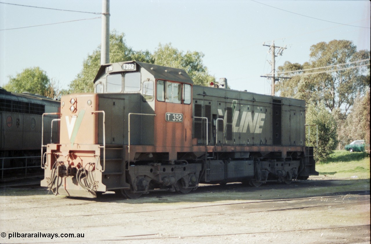 147-05
Seymour loco depot turntable roads, broad gauge V/Line T class T 392 Clyde Engineering EMD model G8B serial 65-422.
Keywords: T-class;T392;Clyde-Engineering-Granville-NSW;EMD;G8B;65-422;