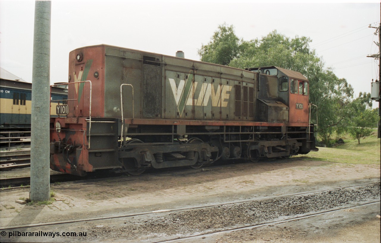 147-36
Seymour loco depot, standard gauge V/Line shunt loco and Y class leader Y 101 Clyde Engineering EMD model G6B serial 63-291 sits on the standard gauge turntable road, these units ride on former 'Swing Door' motor bogies.
Keywords: Y-class;Y101;Clyde-Engineering-Granville-NSW;EMD;G6B;63-291;