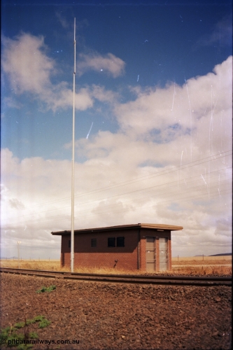 153-1-04
Bank Box Loop interlocking or relay room and radio mast, track side view from Ballarat end.
