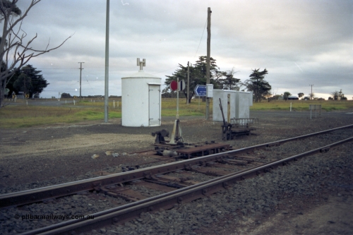 153-3-18
Cressy, trailable points, lever and indicator, radio repeater site and crossing light cabinets, Maroona end of loop.
