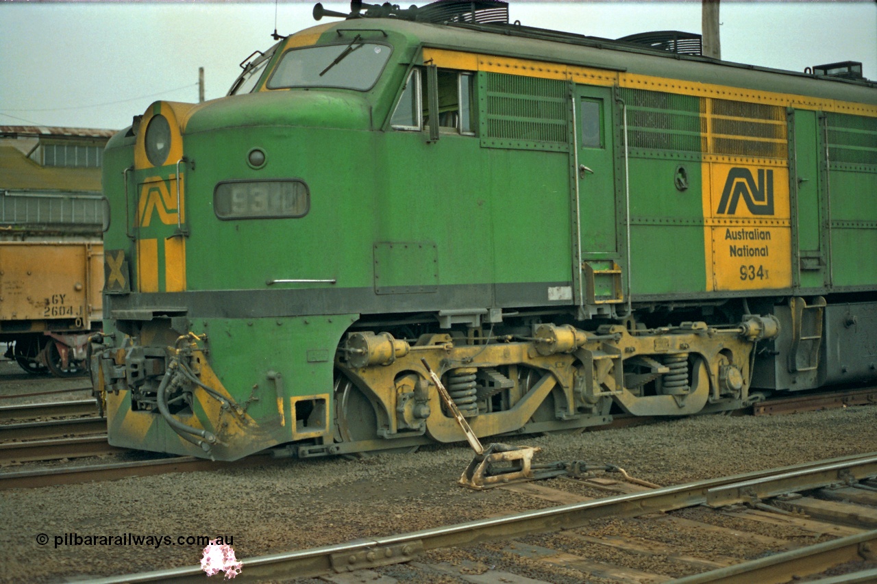155-24
Melbourne Yard, derailed broad gauge Australian National 930 class 934 built in 1956 by AE Goodwin as ALCo model DL500B serial 81889 in AN livery, left hand cab side shows derailed bogie, point lever.
Keywords: 930-class;934;AE-Goodwin;ALCo;DL500B;81889;