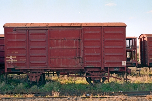 155-04
Wallan, stored 'OFF REG' waggon awaiting scrapping, four wheel waggon, B type louvre van B 301, side view.
Keywords: B-type;B301;fixed-wheel-waggon;