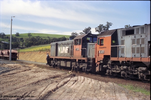 157-09
Kilmore East, Apex Quarry Siding, V/Line broad gauge locomotives N class N 471 'City of Benalla' Clyde Engineering EMD model JT22HC-2 serial 87-1200 and T class T 390 Clyde Engineering EMD model G8B serial 65-420 shunt back onto their train as the second person rides the T class having reset the points.
Keywords: T-class;T390;Clyde-Engineering-Granville-NSW;EMD;G8B;65-420;