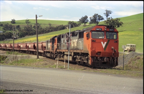 157-32
Kilmore East, Apex Quarry Siding, V/Line broad gauge locomotives N class N 471 'City of Benalla' Clyde Engineering EMD model JT22HC-2 serial 87-1200 and T class T 390 Clyde Engineering EMD model G8B serial 65-420 with train under the loading bins during loading operations, view across Broadford - Kilmore Road.
Keywords: N-class;N471;Clyde-Engineering-Somerton-Victoria;EMD;JT22HC-2;87-1200;