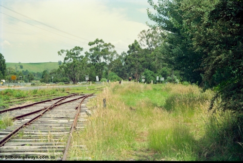158-01
Healesville, Yarra Valley Tourist Railway operations, overgrown yard view looking towards Yarra Glen, train on approach.
