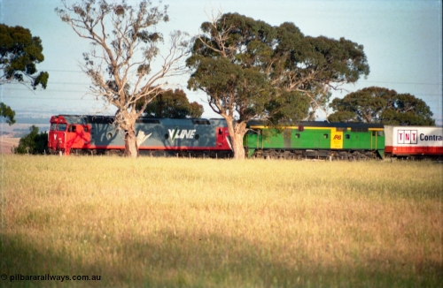 159-07
Bank Box Loop, down Adelaide bound broad gauge goods train hauled by V/Line G class G 540 Clyde Engineering EMD model JT26C-2SS serial 89-1273 and Australian National 700 class 704 AE Goodwin ALCo model DL500G serial G6059-2, off focus.
Keywords: G-class;G540;Clyde-Engineering-Somerton-Victoria;EMD;JT26C-2SS;89-1273;
