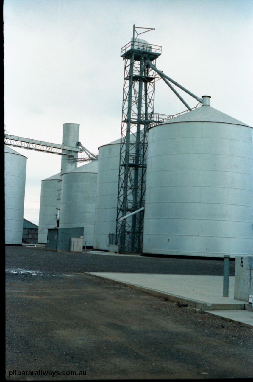 160-11
Murchison East, rear view of Ascom style silo complex with open frame elevator and Murphy style silo complex with annex behind it. The road vehicle receival point for the Ascom silos is visible.
