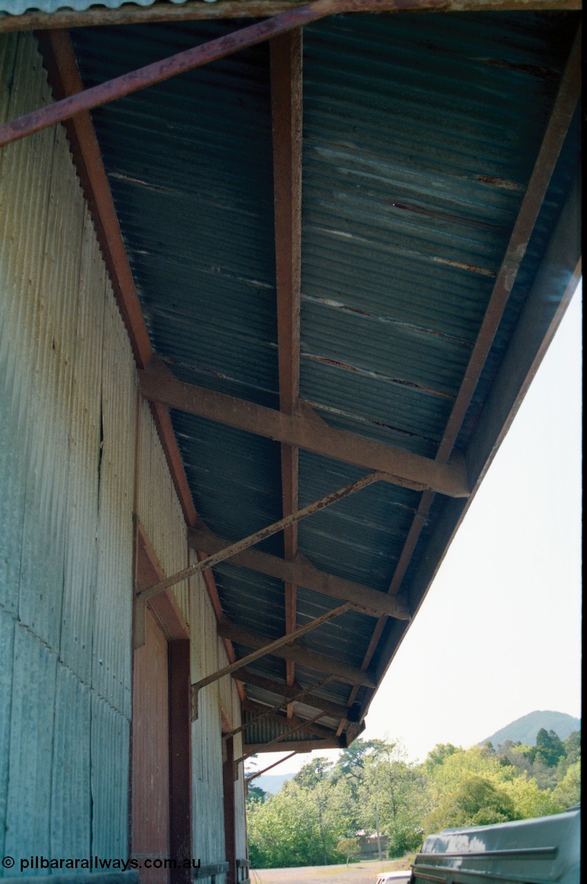 162-1-09
Healesville, Victorian Railways 20 ft N 20 goods shed, detail view of underside of roof from southern side.
