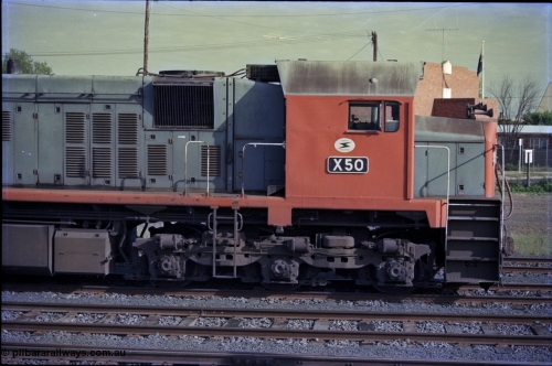 162-3-24
Seymour, V/Line broad gauge diesel electric locomotive X class X 50 Clyde Engineering EMD model G26C serial 75-797, cab side shot, stabled down Wodonga goods train 9303.
Keywords: X-class;X50;Clyde-Engineering-Rosewater-SA;EMD;G26C;75-797;