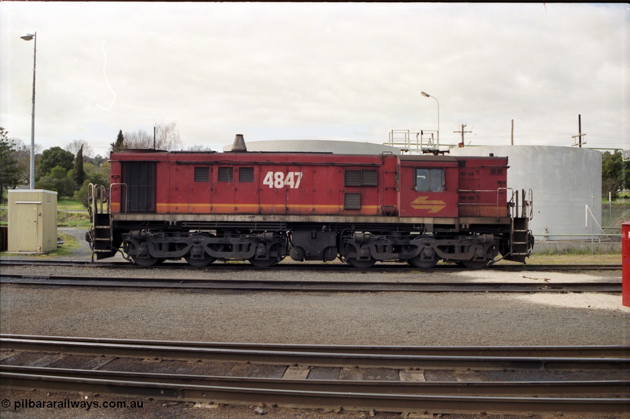 165-21
Albury yard, NSWSRA standard gauge yard shunter 48 class 4847 AE Goodwin ALCo model DL531 serial G3387-2, side view.
Keywords: 48-class;4847;AE-Goodwin;ALCo;RSD-8;DL531;G3387-2;