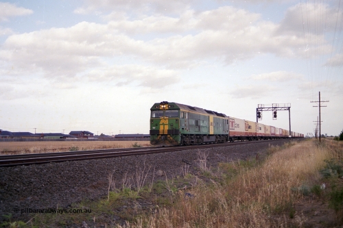 168-01
Deer Park West, broad gauge Australian National BL class BL 31 Clyde Engineering EMD model JT26C-2SS serial 83-1015 leads an Adelaide bound down goods train near Robinson Road, signal gantry for up movements with searchlight signals 1/22 and 1/10.
Keywords: BL-class;BL31;Clyde-Engineering-Rosewater-SA;EMD;JT26C-2SS;83-1015;