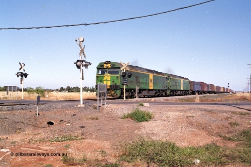 168-18
Rockbank, double Australian National broad gauge BL class locomotives lead a down Adelaide bound goods train at the grade crossing.
Keywords: BL-class;BL31;Clyde-Engineering-Rosewater-SA;EMD;JT26C-2SS;83-1015;