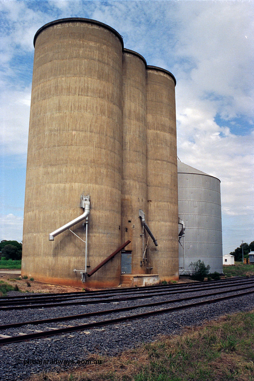 170-06
Dookie, track view from former platform, elevation of Williamstown style silo complex with steel annex, load-out spouts, weighbridge hut in the background to the right of silos.
