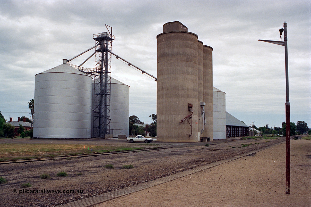 170-19
Goorambat station yard overview looking from platform, Williamstown style silo complex with steel annex and an Ascom style silo complex as another annex at the back, also beside the silos is a Grain Elevators Board H style horizontal bunker.
