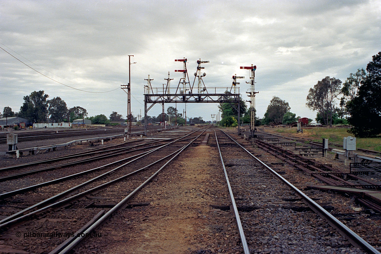 170-21
Benalla,, rationalised yard view looking north, shows the once magnificent signal gantry and interlocking being stripped out of this once fully interlocked yard, with two signal boxes and a full roundhouse and waggon repair shops.
