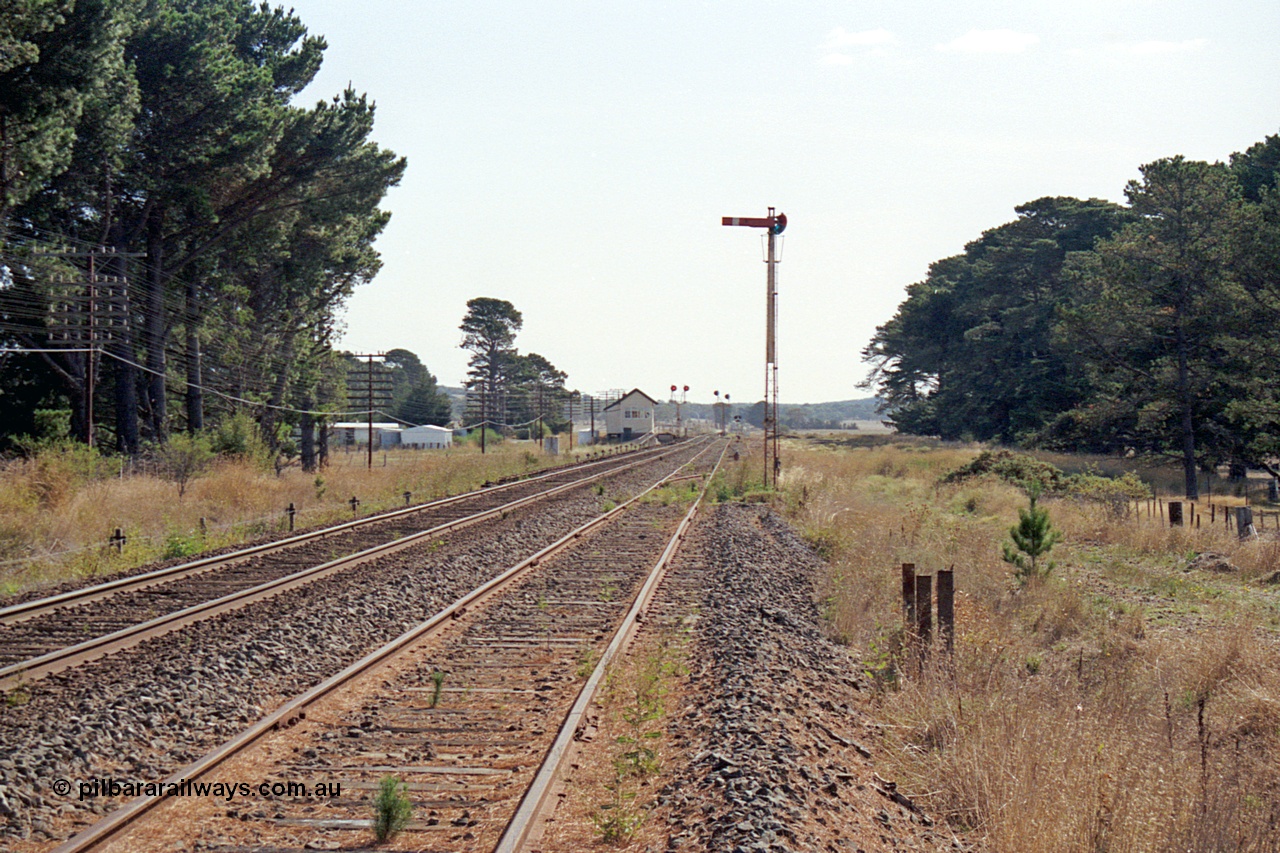 171-15
Trawalla station yard overview, looking towards Ararat, Down Home semaphore signal Post 4 from No. 2A Road to No. 2 Road to Post 5, signal box and station building in the background with searchlight signal posts.
