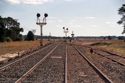 171-07
Trawalla station yard overview, looking towards Ararat, searchlight Signal Post 5 facing camera with left light Home No. 1 Road to Main Line and the right Home No. 2 Road to Main Line, Signal Post 6 facing away, point rodding, No.3 Road catch point and indicator, Waterloo Road grade crossing.
