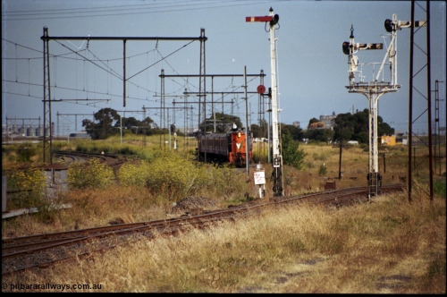 172-03
Sunshine, an expanded view of image 141-50, signal Post 49 for Up movements while signal Post 36 is for controlling Down trains off the Sunshine - Newport Loop Line, either towards Sunshine back track, Platform 3 or onto the main down line and Platform 2, a broad gauge push-pull double H set with V/Line P class, a Clyde Engineering EMD model G18HBR rebuilt from Clyde Engineering EMD model G8B on each end is on the down approaching Sunshine.
