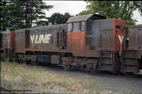 172-33
Ballarat East loco depot, V/Line broad gauge T class, 2nd series, stored with several other members of the class.
Keywords: T-class;Clyde-Engineering-Granville-NSW;EMD;G8B;