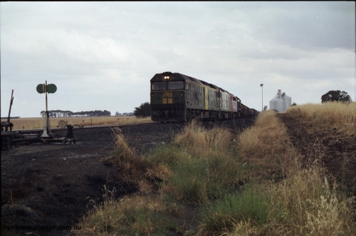 178-08
Tatyoon, down V/Line broad gauge goods train to Adelaide 9169 powers through the loop heading for Ararat with the quad combo of a pair of Australian National BL class locomotives BL 27 Clyde Engineering EMD model JT26C-2SS serial 83-1011 and class leader BL 26 'Bob Hawke' serial 83-1010 and V/Line S class S 313 'Alfred Deakin' Clyde Engineering EMD model A7 serial 61-230 and X class X 53 Clyde Engineering EMD model G26C serial 75-800, BL 27 had Paul Keating drawn on the LHS cab as it was just after he'd taken the Labor Party leadership and the Prime Ministership off Bob Hawke.
Keywords: BL-class;BL27;Clyde-Engineering-Rosewater-SA;EMD;JT26C-2SS;83-1011;