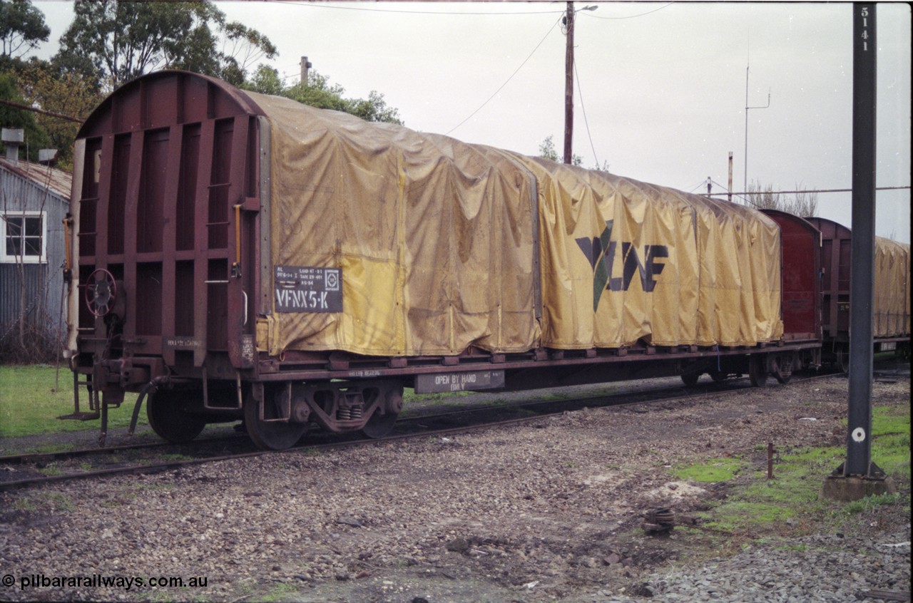 181-21
Traralgon yard, broad gauge V/Line VFNX type bogie roll paper waggon with tarpaulin VFNX 5 hand brake end, originally built new May 1979 by Victorian Railways Newport Workshops.
Keywords: VFNX-type;VFNX5;Victorian-Railways-Newport-WS;