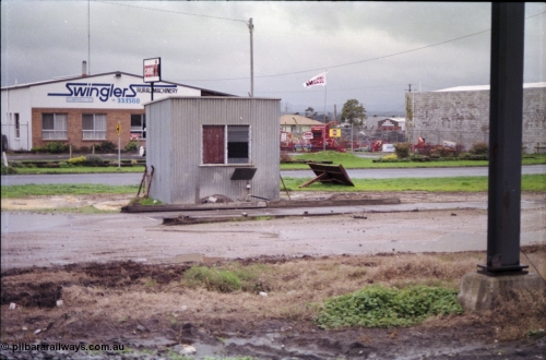 181-05
Trafalgar yard, road vehicle weigh bridge and scale room, Swinglers dealership in background.
