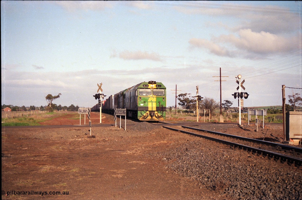 183-05
Rockbank, an Adelaide bound down broad gauge goods train behind Australian National BL class BL 31 Clyde Engineering EMD model JT26C-2SS serial 83-1015 and 700 class 705 AE Goodwin ALCo model DL500G serial G6059-3 at the grade crossing for Station Road.
Keywords: BL-class;BL31;Clyde-Engineering-Rosewater-SA;EMD;JT26C-2SS;83-1015;