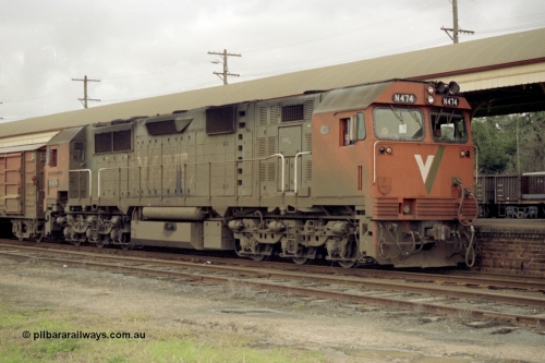 184-17
Albury station broad gauge platform, V/Line N class locomotive N 474 'City of Traralgon' Clyde Engineering EMD model JT22HC-2 serial 87-1203.
Keywords: N-class;N474;Clyde-Engineering-Somerton-Victoria;EMD;JT22HC-2;87-1203;