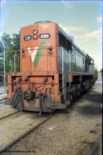 189-36
Wodonga, loco depot turntable radial roads, V/Line broad gauge 2nd series X class X 38 Clyde Engineering EMD model G26C serial 70-701, long hood view.
Keywords: X-class;X38;Clyde-Engineering-Granville-NSW;EMD;G26C;70-701;
